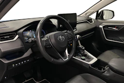valkoinen Toyota RAV4 2023 kuva 8.