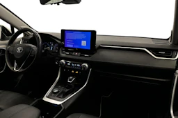 valkoinen Toyota RAV4 2023 kuva 9.