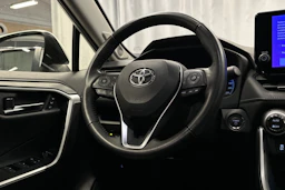 valkoinen Toyota RAV4 2023 kuva 22.