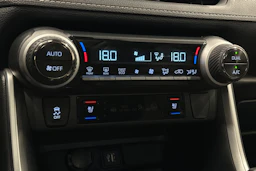valkoinen Toyota RAV4 2023 kuva 30.