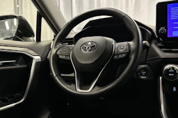 harmaa Toyota RAV4 2023 kuva 19.