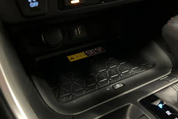 harmaa Toyota RAV4 2023 kuva 28.