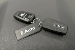 harmaa Toyota RAV4 2023 kuva 32.