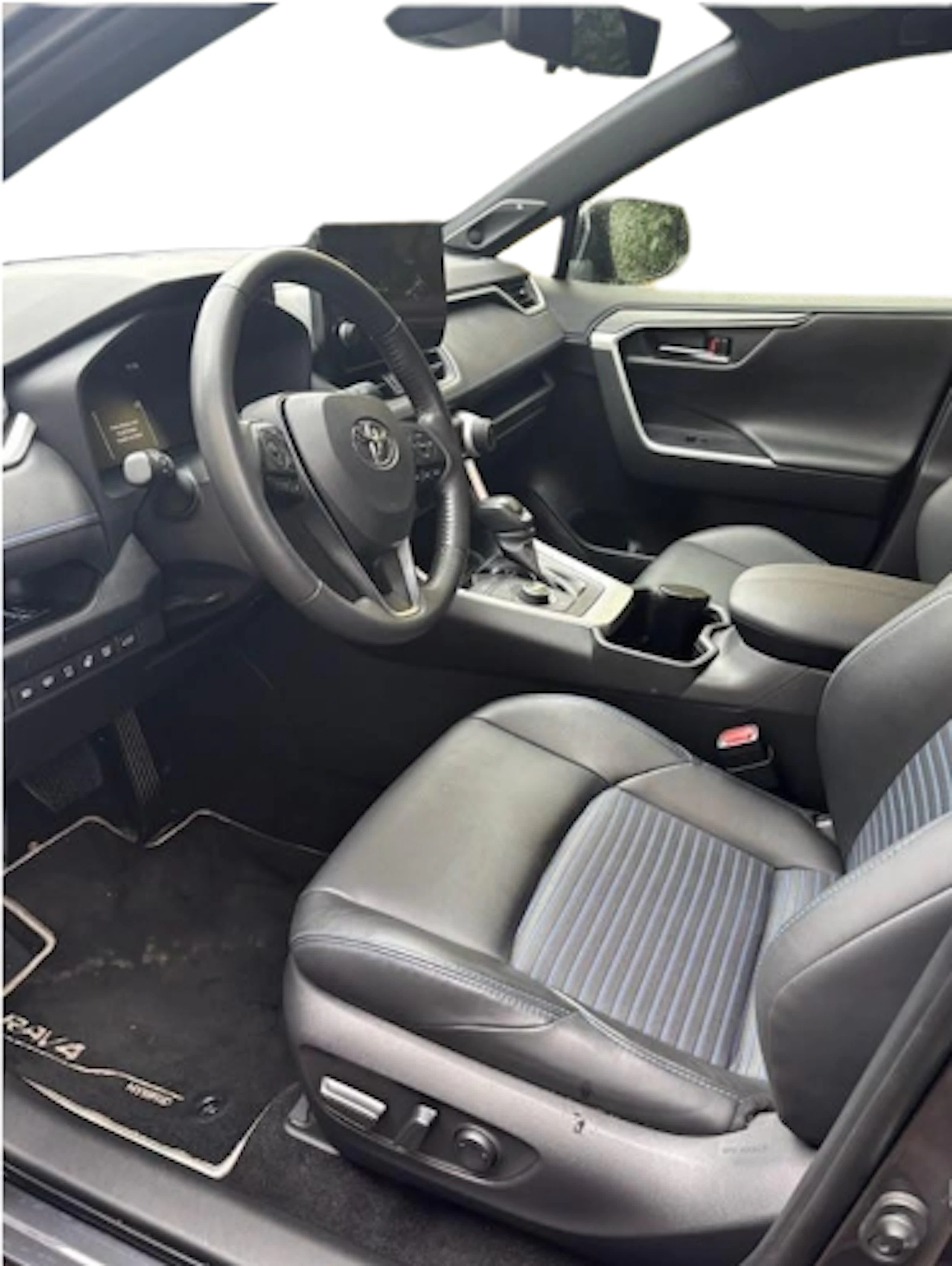 harmaa Toyota RAV4 2023 kuva 3.