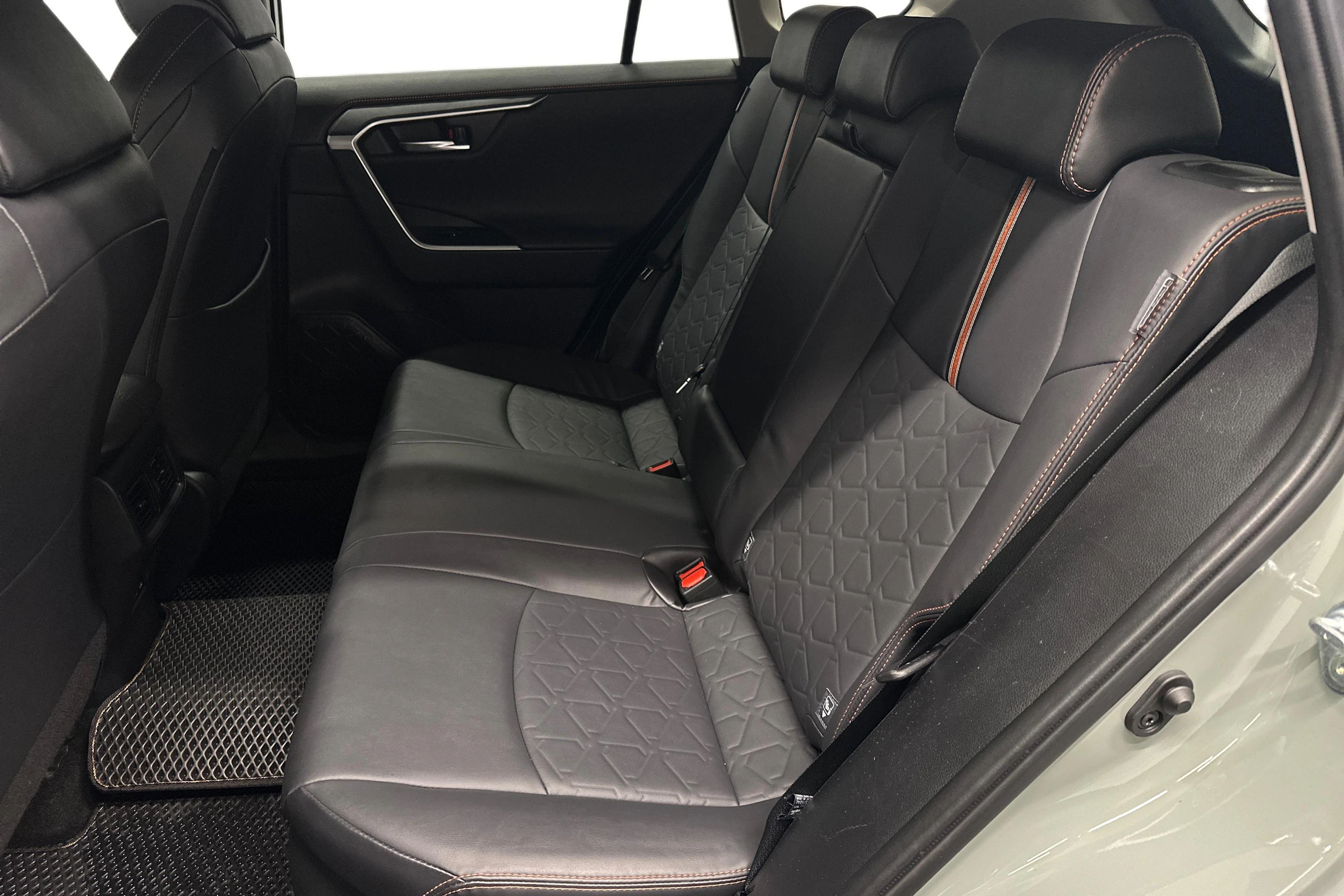 vihreä Toyota RAV4 2023 kuva 8.