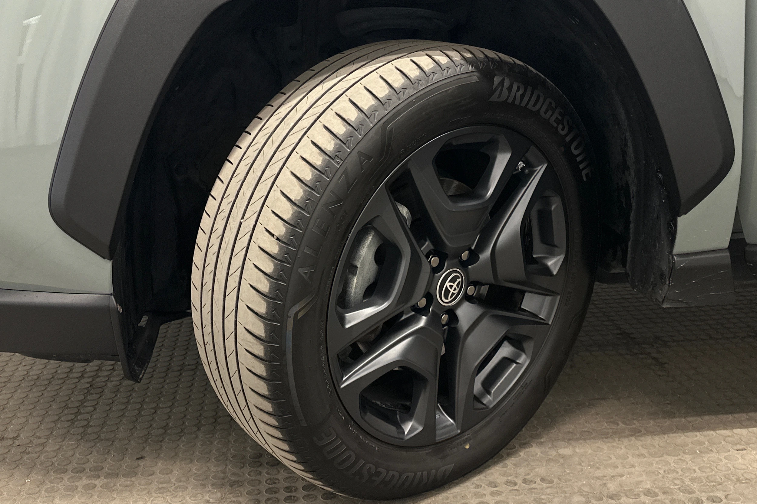 vihreä Toyota RAV4 2023 kuva 10.
