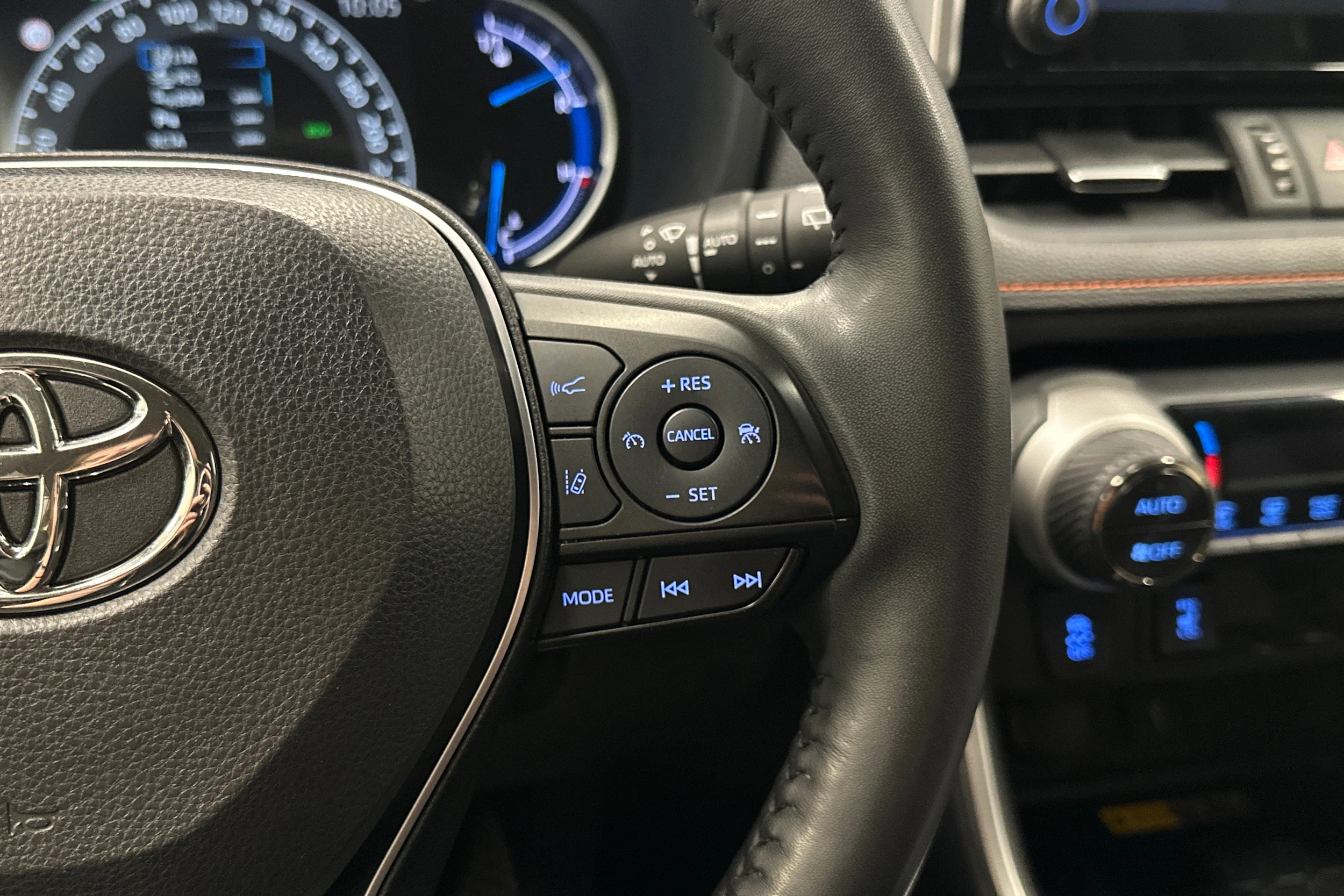 vihreä Toyota RAV4 2023 kuva 12.