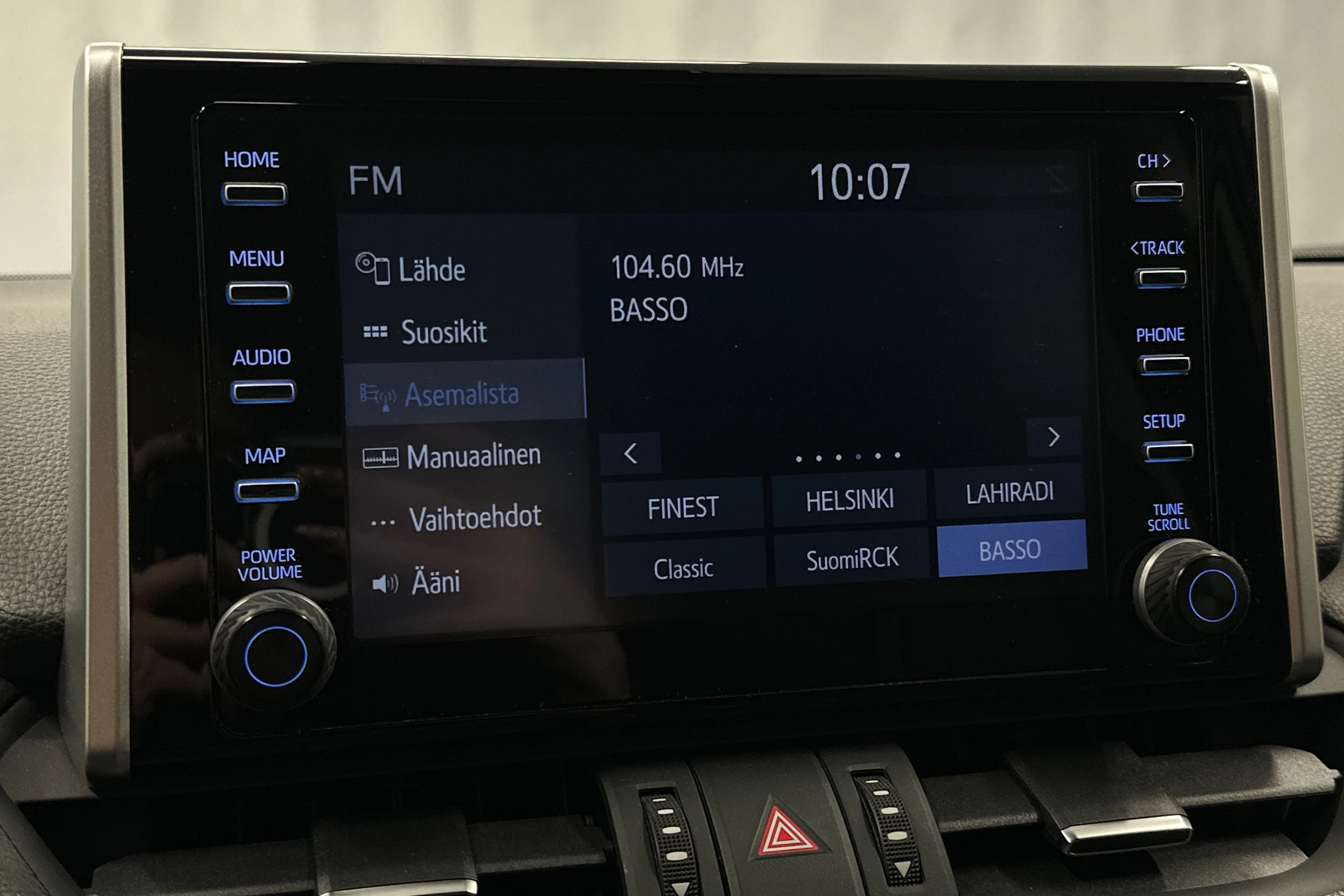 vihreä Toyota RAV4 2023 kuva 18.