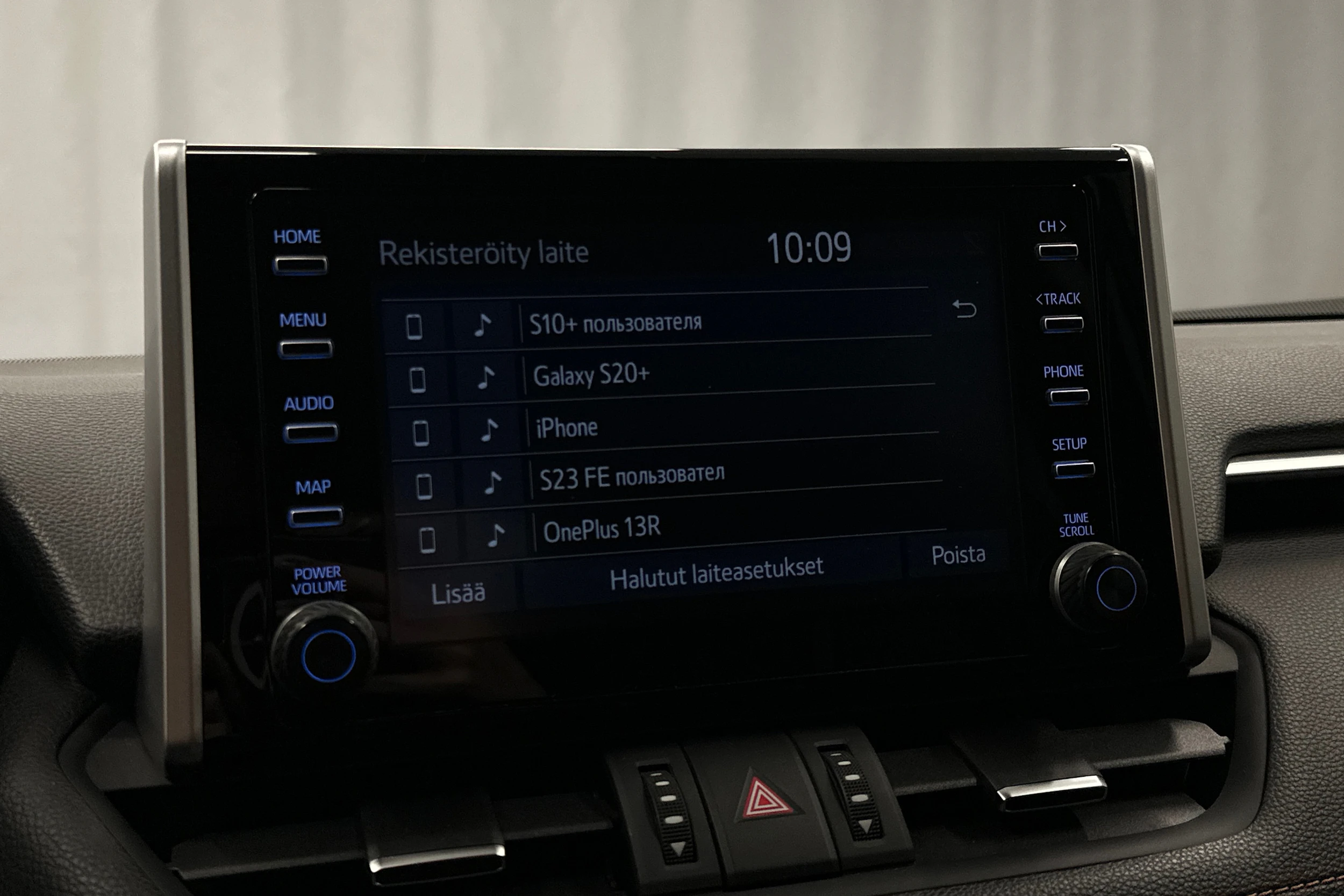 vihreä Toyota RAV4 2023 kuva 19.