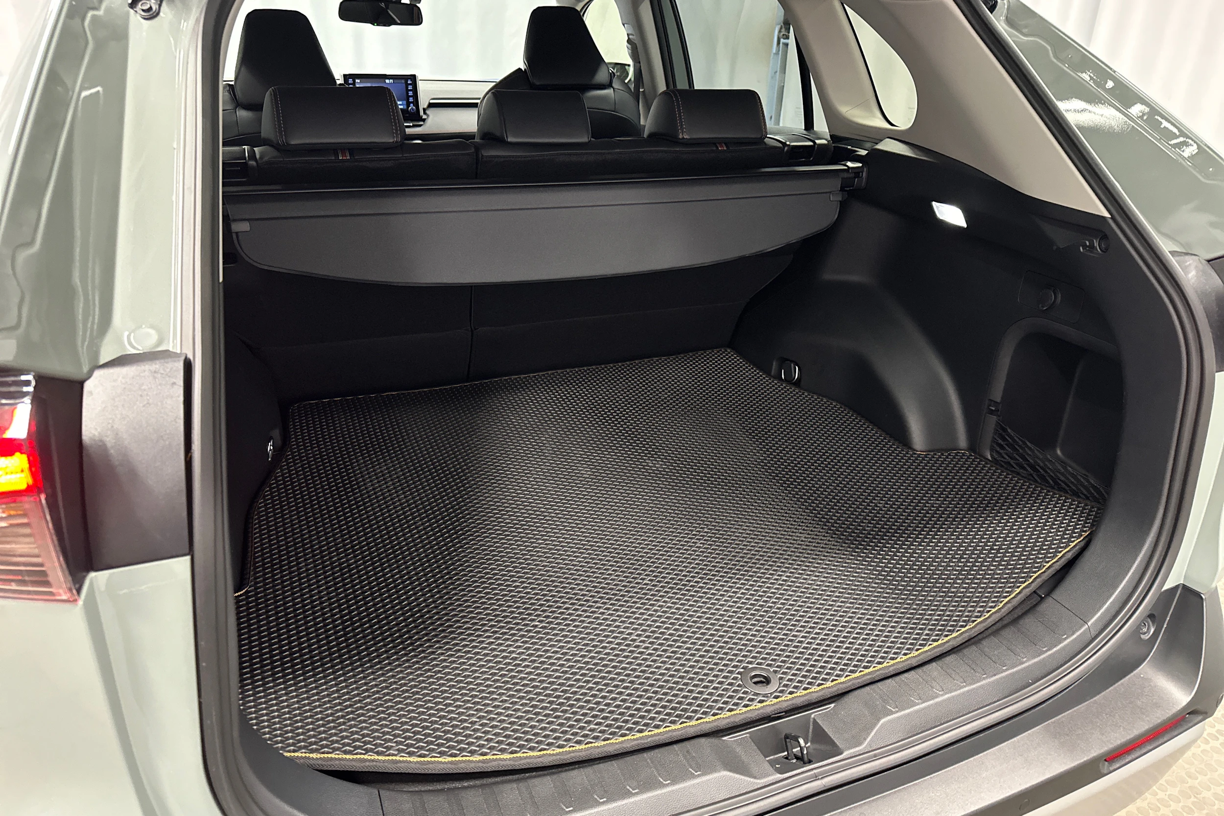 vihreä Toyota RAV4 2023 kuva 23.