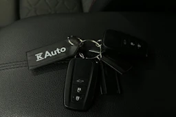 vihreä Toyota RAV4 2023 kuva 24.