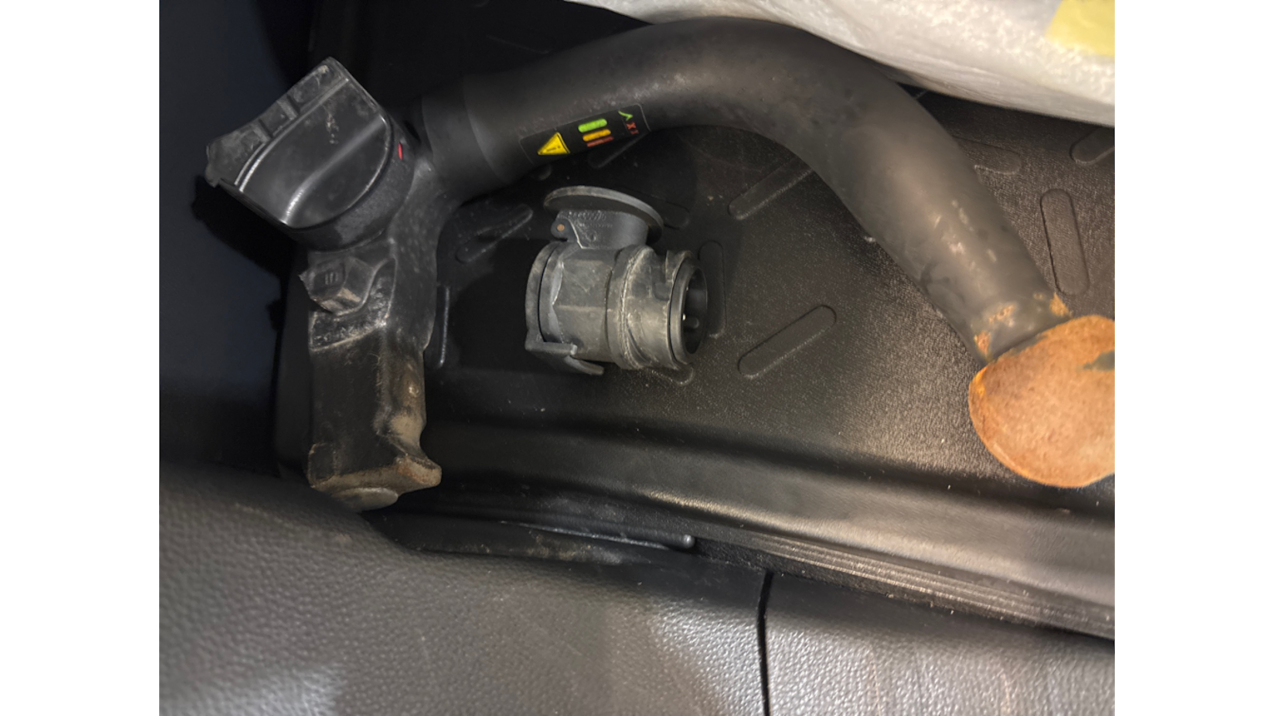 valkoinen Toyota RAV4 2023 kuva 5.