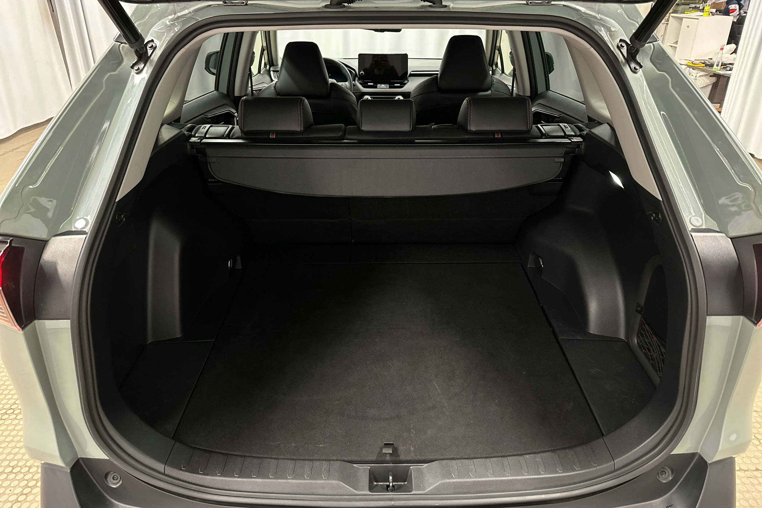 vihreä Toyota RAV4 2023 kuva 14.