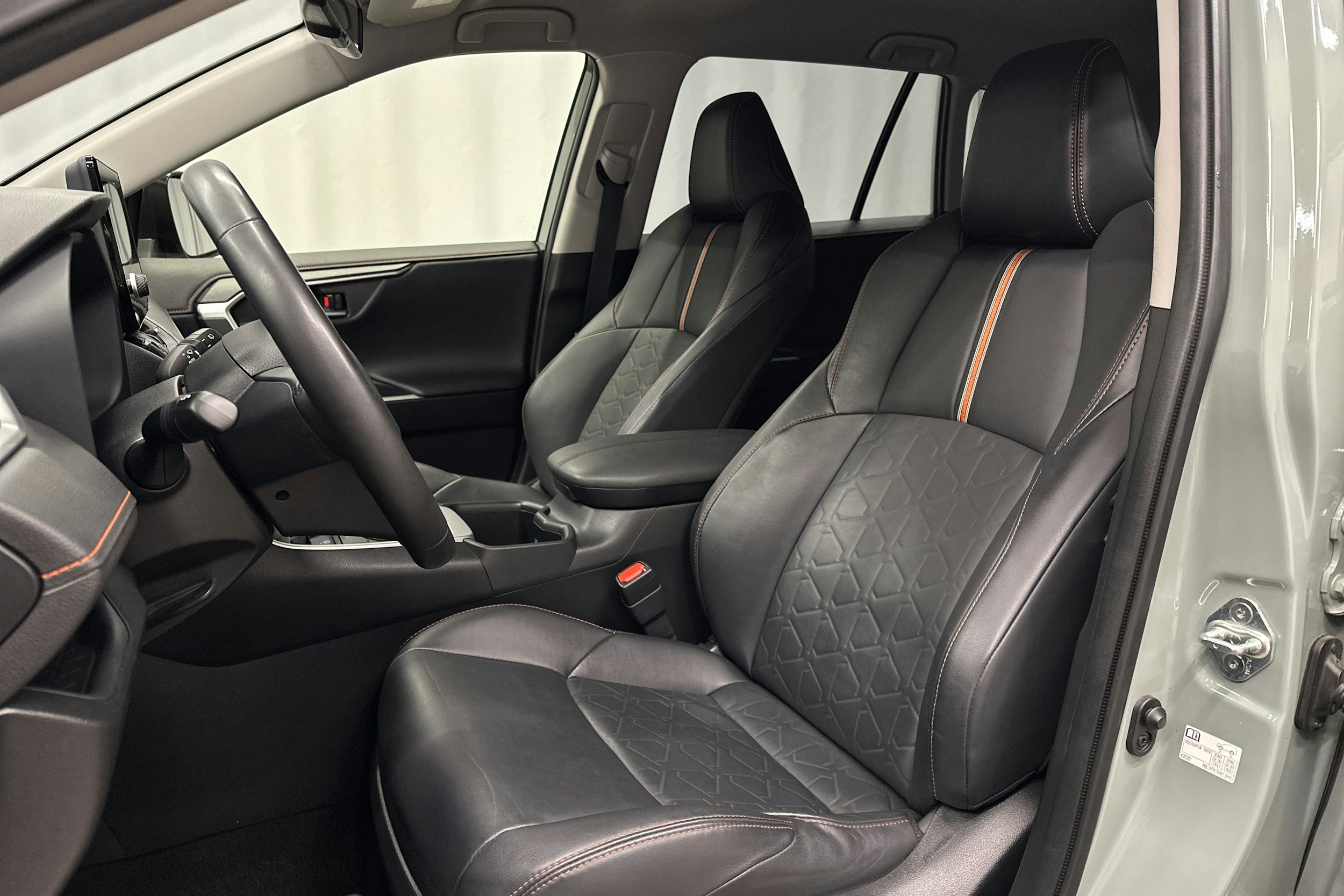 vihreä Toyota RAV4 2023 kuva 16.