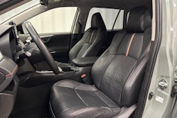 vihreä Toyota RAV4 2023 kuva 16.