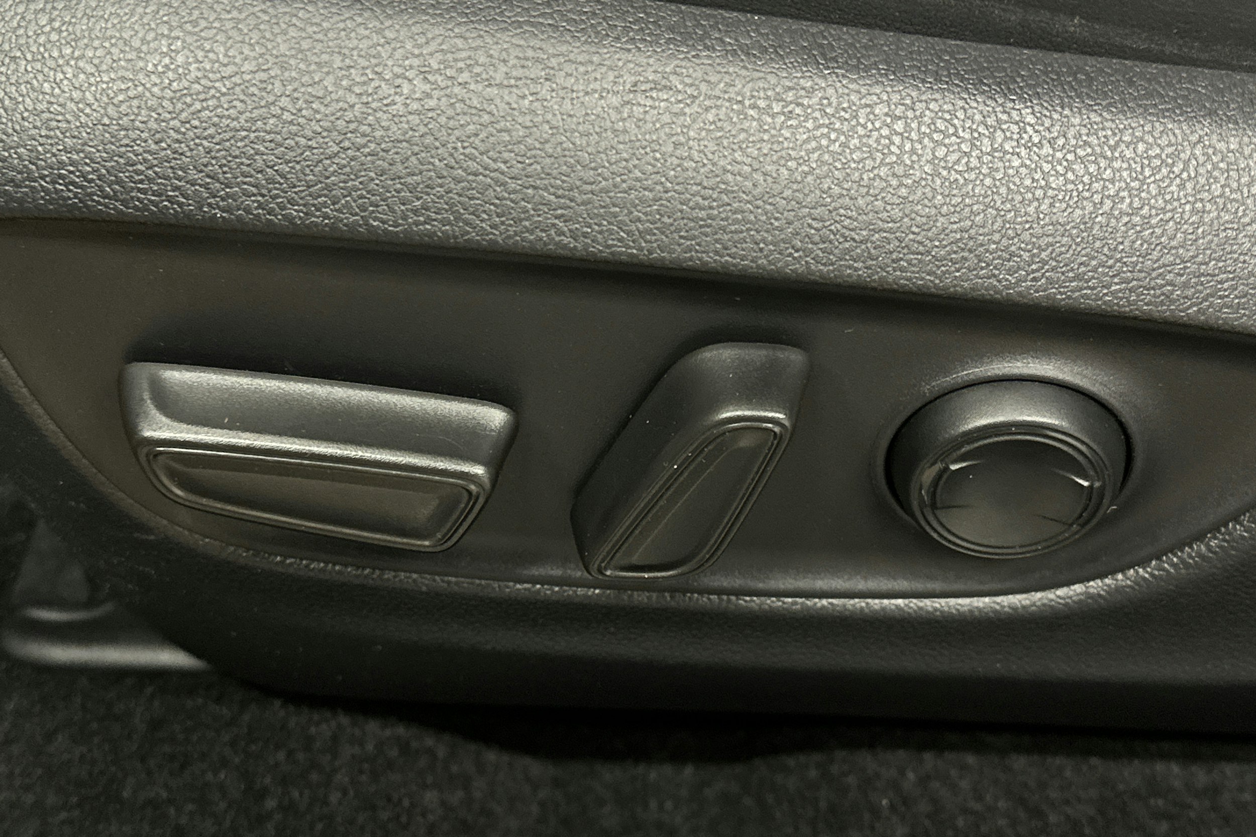 vihreä Toyota RAV4 2023 kuva 17.