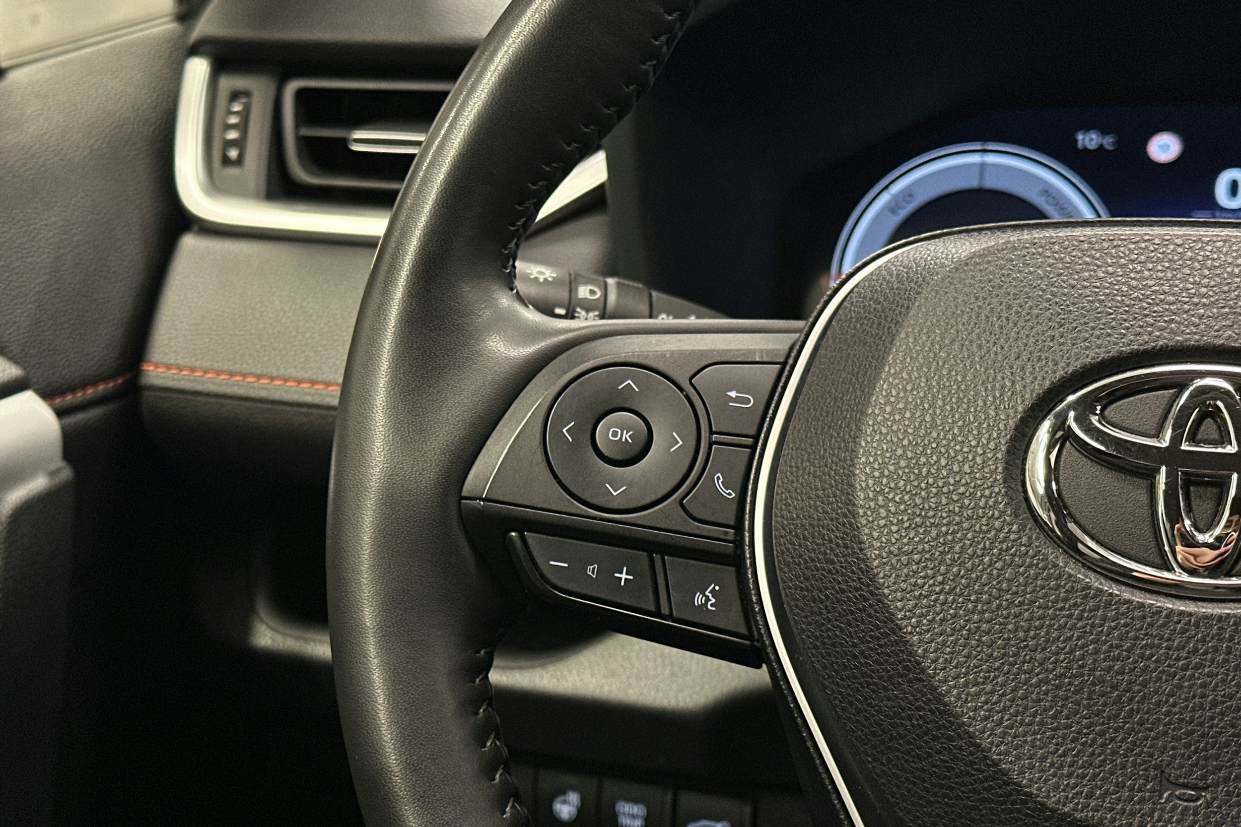 vihreä Toyota RAV4 2023 kuva 19.