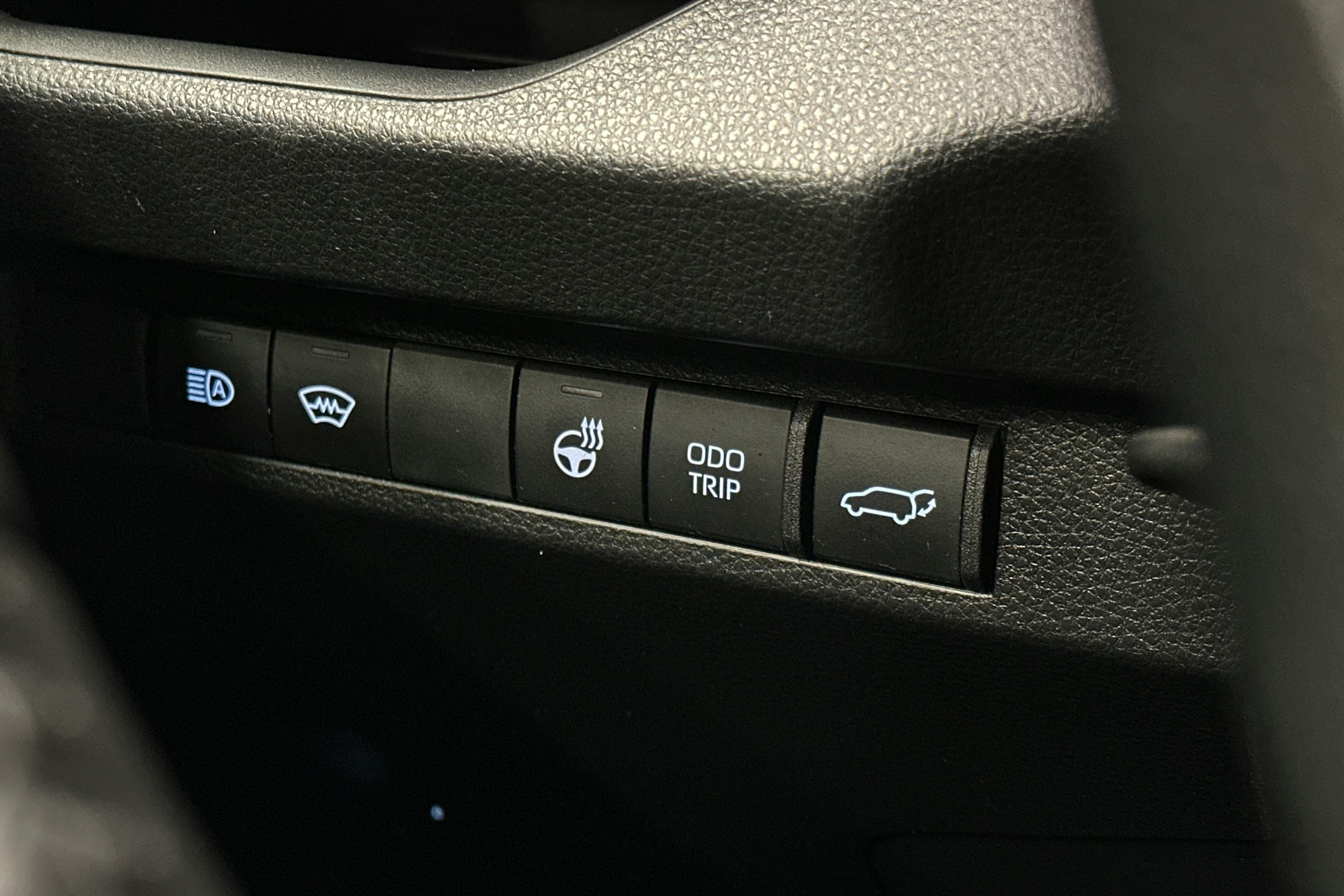 vihreä Toyota RAV4 2023 kuva 21.