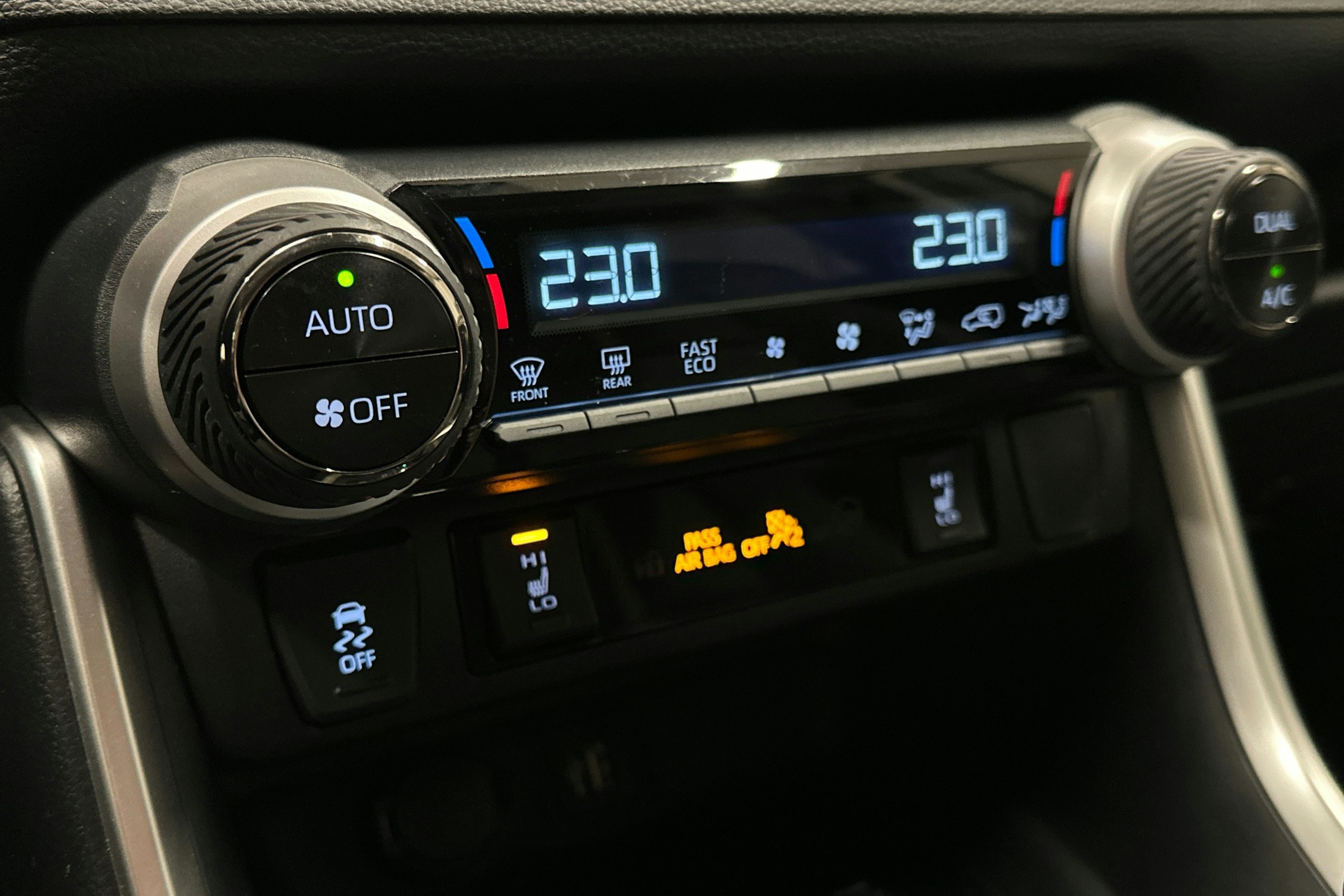 vihreä Toyota RAV4 2023 kuva 27.