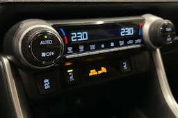 vihreä Toyota RAV4 2023 kuva 27.