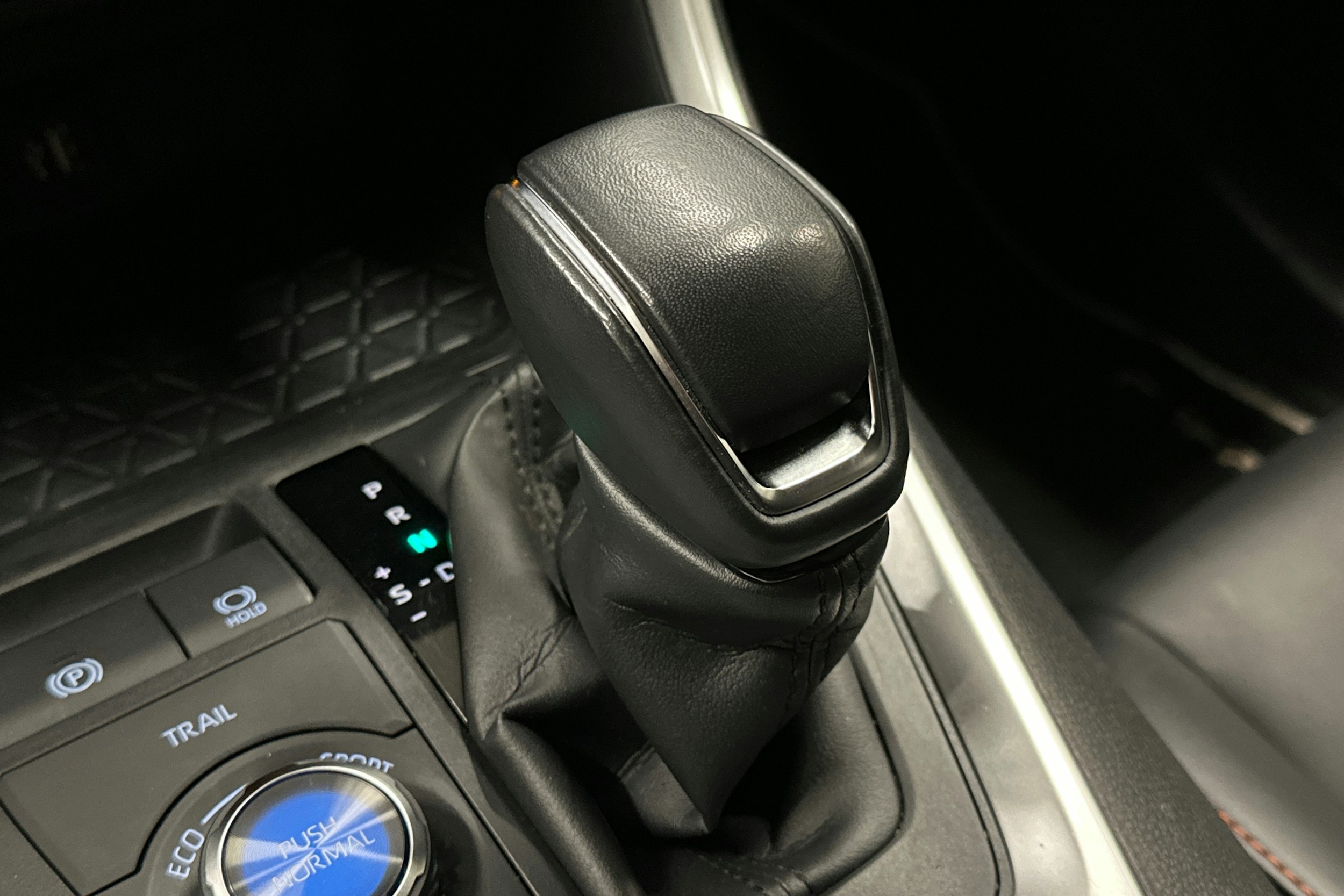 vihreä Toyota RAV4 2023 kuva 28.