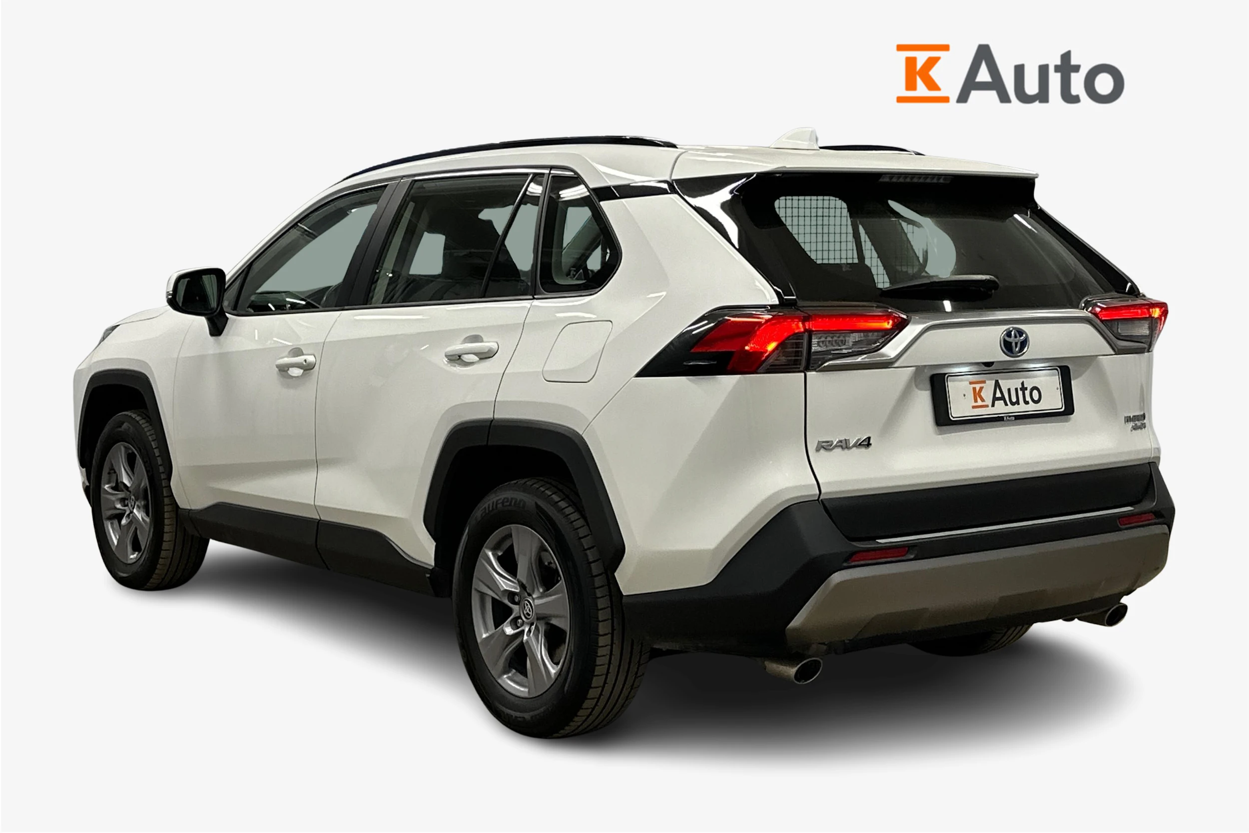 valkoinen Toyota RAV4 2023 kuva 3.