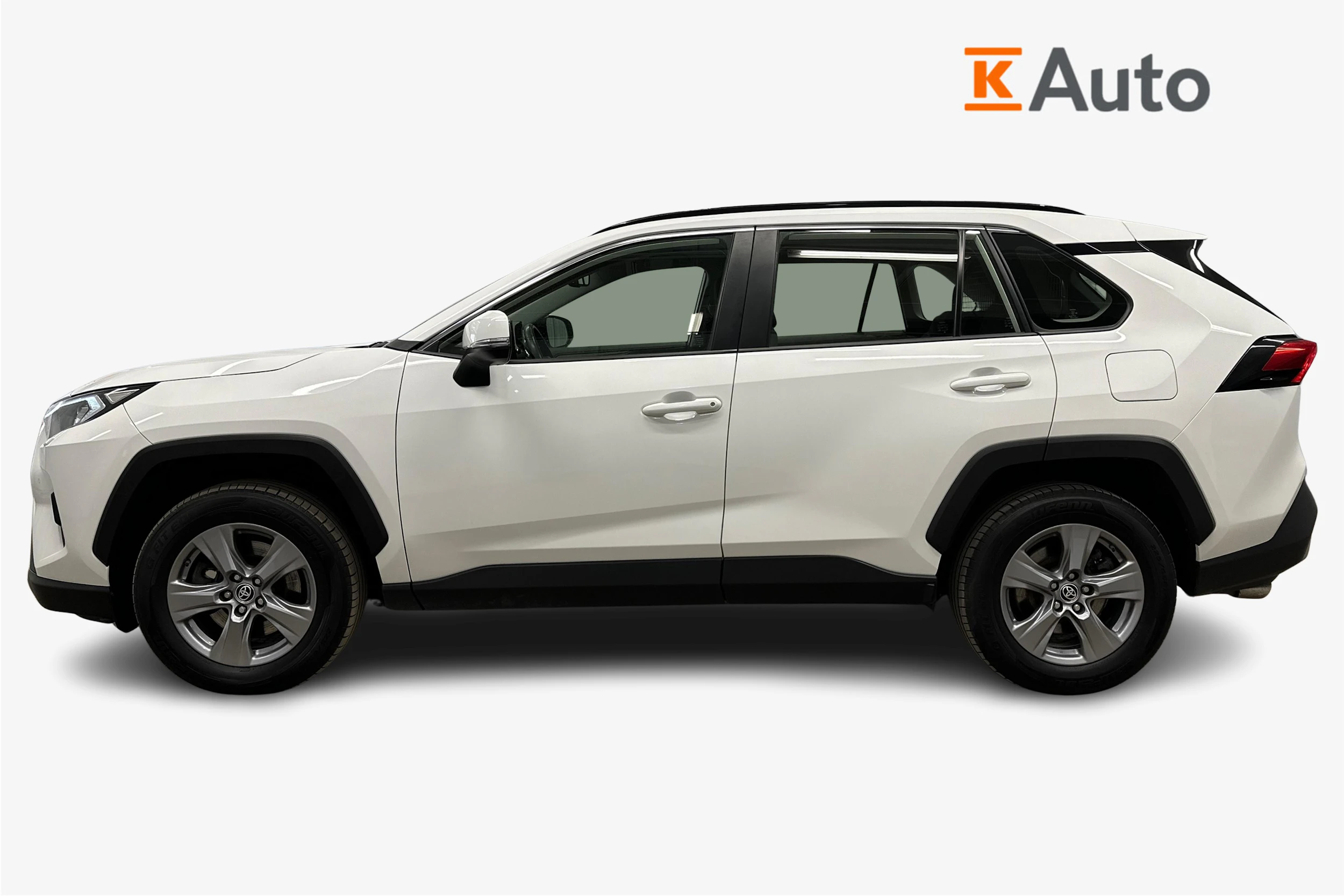 valkoinen Toyota RAV4 2023 kuva 7.