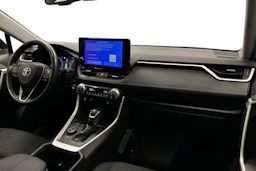 valkoinen Toyota RAV4 2023 kuva 9.