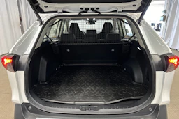 valkoinen Toyota RAV4 2023 kuva 15.