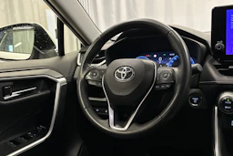 valkoinen Toyota RAV4 2023 kuva 18.