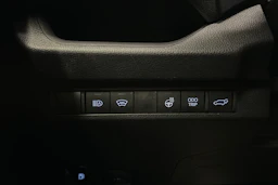 valkoinen Toyota RAV4 2023 kuva 21.