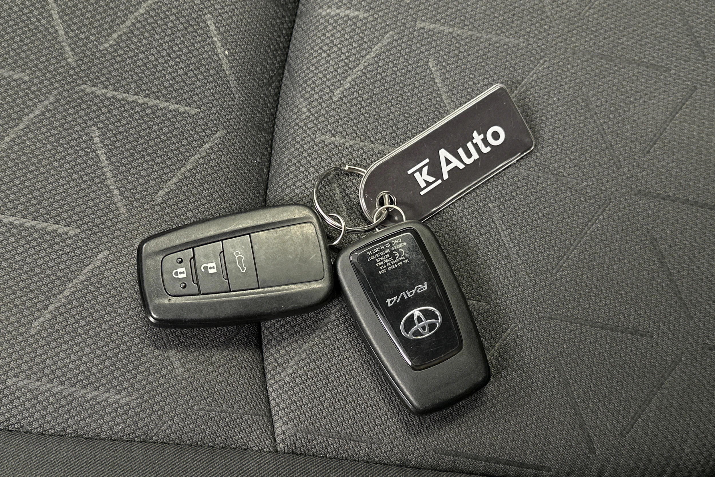 valkoinen Toyota RAV4 2023 kuva 29.