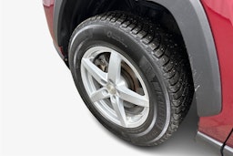 punainen Toyota RAV4 2023 kuva 9.