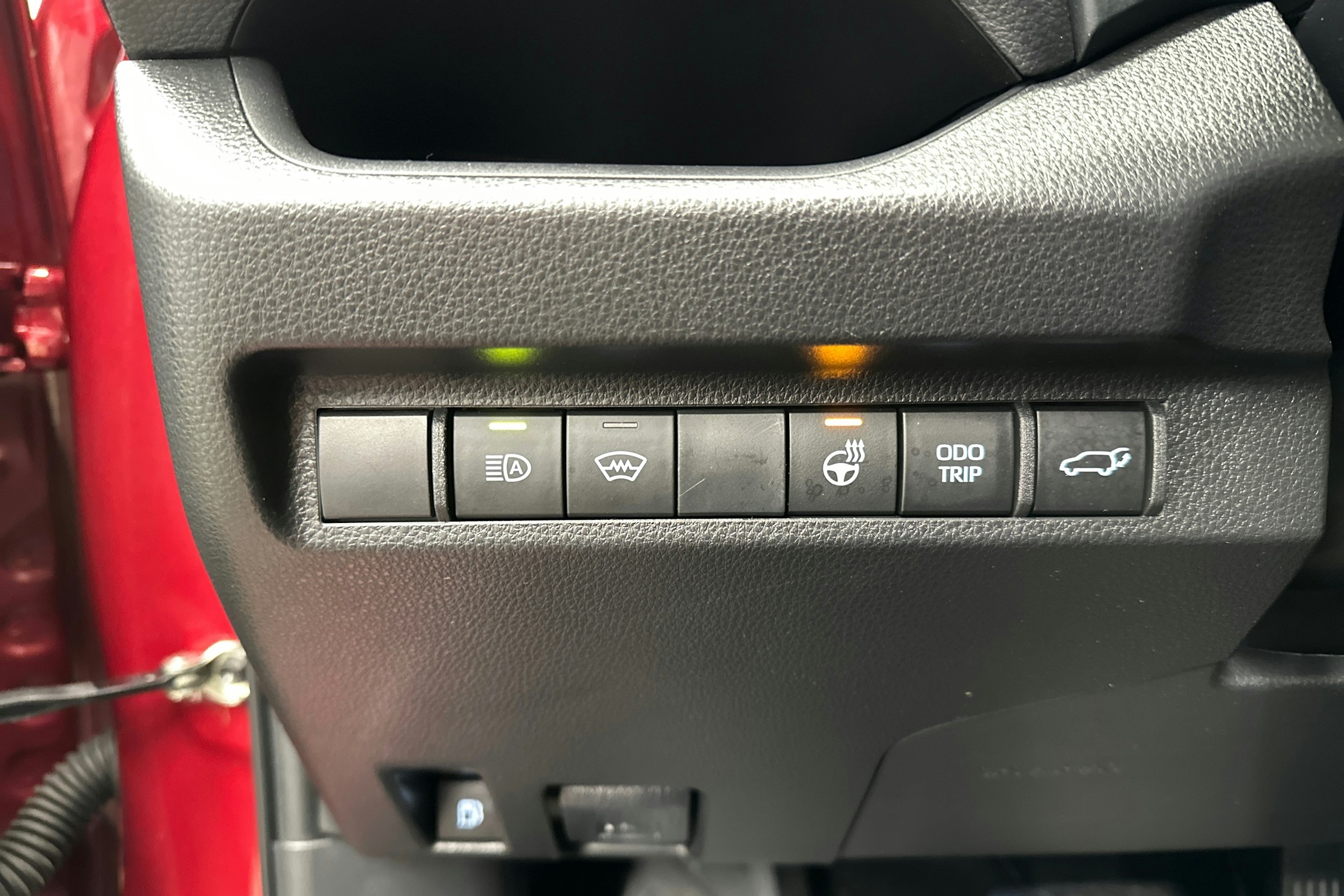 punainen Toyota RAV4 2023 kuva 11.