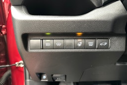 punainen Toyota RAV4 2023 kuva 11.