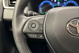 punainen Toyota RAV4 2023 kuva 12.