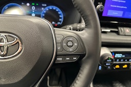 punainen Toyota RAV4 2023 kuva 13.