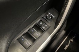 punainen Toyota RAV4 2023 kuva 15.