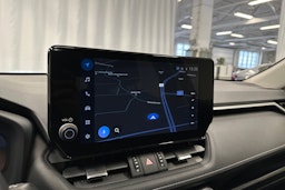 punainen Toyota RAV4 2023 kuva 16.