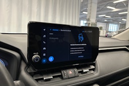 punainen Toyota RAV4 2023 kuva 18.