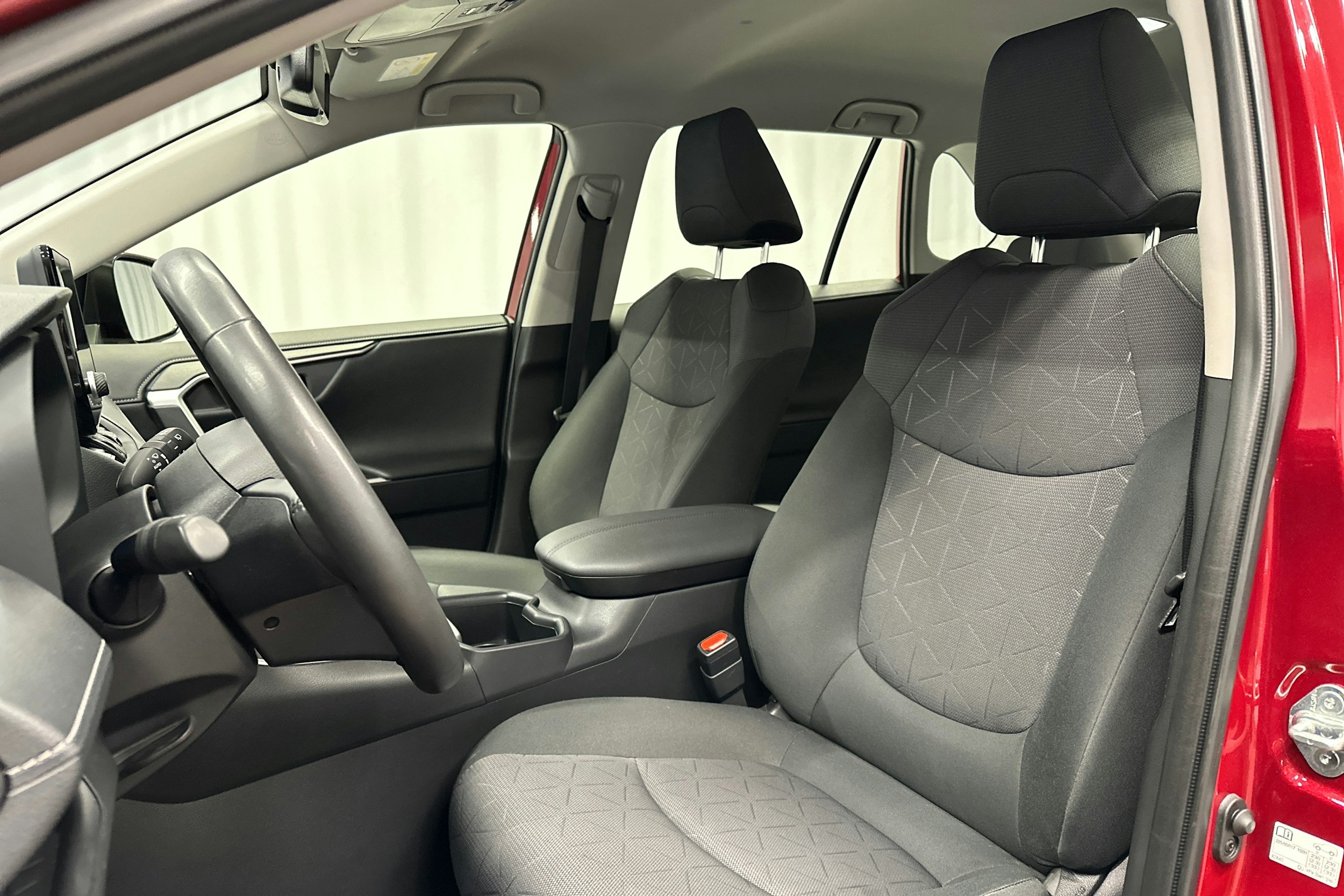 punainen Toyota RAV4 2023 kuva 21.