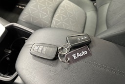 punainen Toyota RAV4 2023 kuva 26.