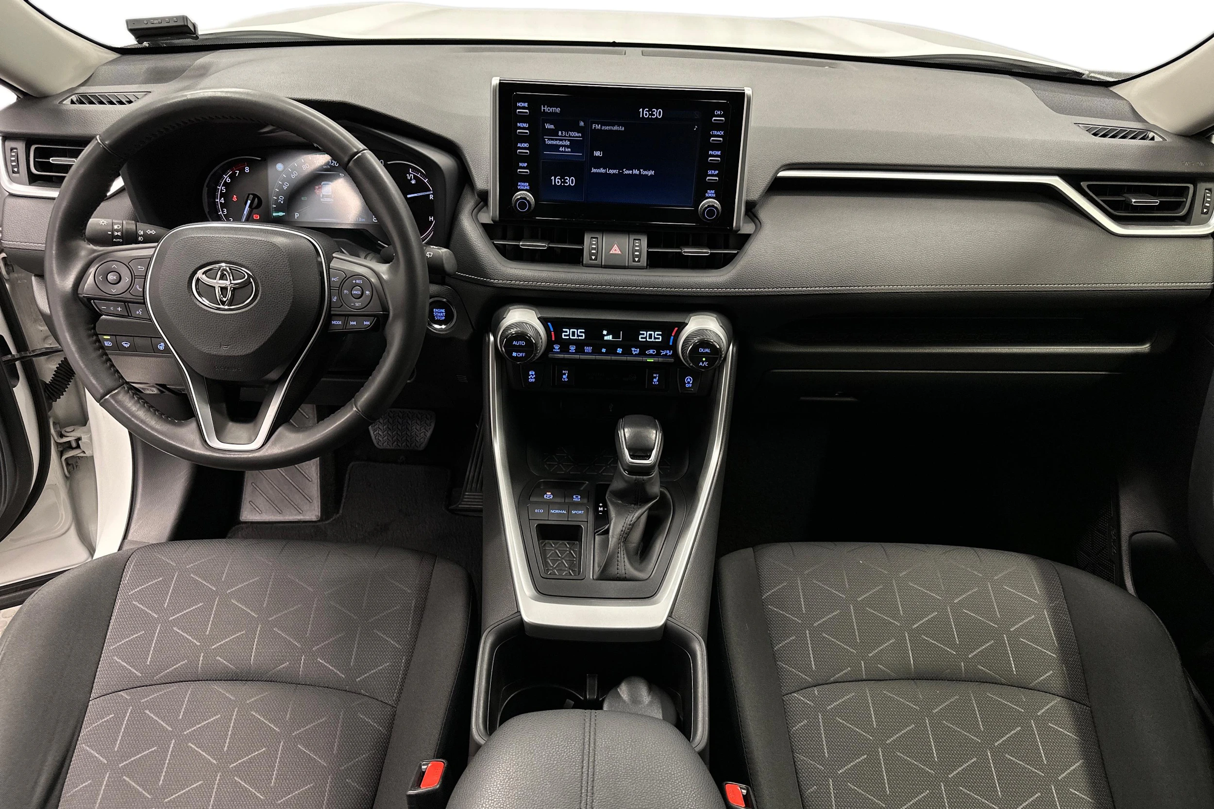 valkoinen Toyota RAV4 2023 kuva 7.