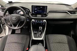 valkoinen Toyota RAV4 2023 kuva 7.