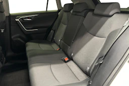 valkoinen Toyota RAV4 2023 kuva 8.