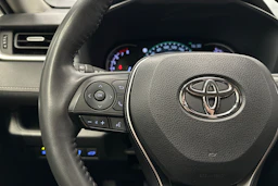 valkoinen Toyota RAV4 2023 kuva 11.