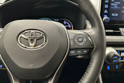 valkoinen Toyota RAV4 2023 kuva 12.