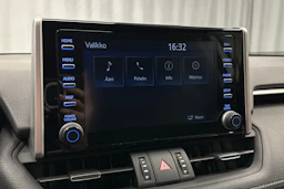 valkoinen Toyota RAV4 2023 kuva 17.