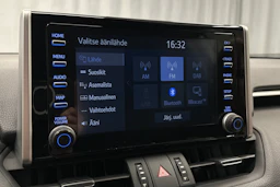 valkoinen Toyota RAV4 2023 kuva 19.