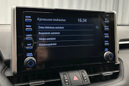 valkoinen Toyota RAV4 2023 kuva 22.
